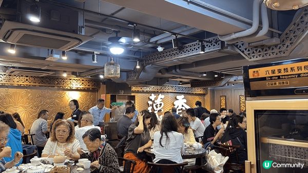 充滿舊式香港味道的蓮香樓，是馳名中外的中式茶樓，當然要去打卡...