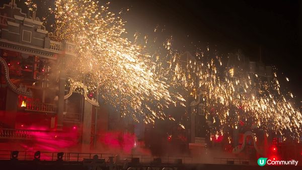 推薦大家到江門赤坎古鎮，現場感受非遺打鐵花的震撼