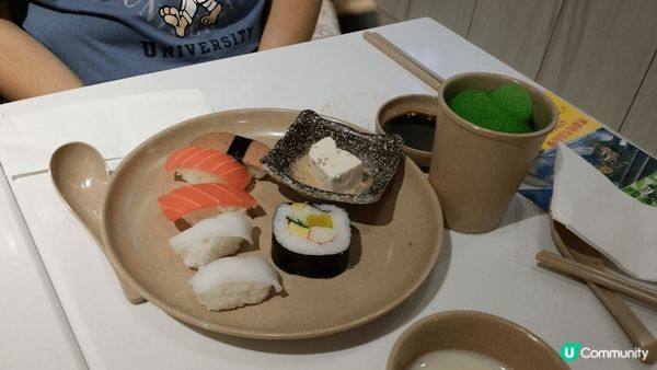 第一張介紹素食自助餐 而素食三文魚壽司 有 日本刺身風味 而...