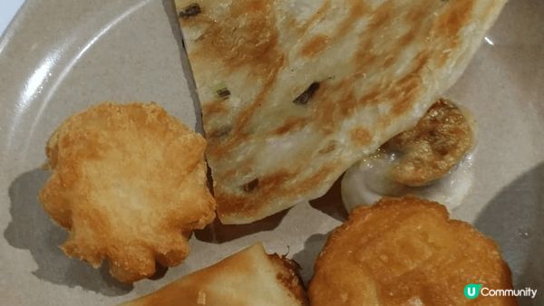 第一張介紹素食自助餐 而素食三文魚壽司 有 日本刺身風味 而...