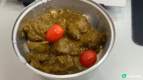 忽然行過公司附近見到文興酒家外賣店，咁有諗頭就試下味啦。咖哩...