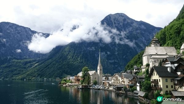 哈爾施塔特（Hallstatt）是奧地利的一個美麗小鎮，坐落...