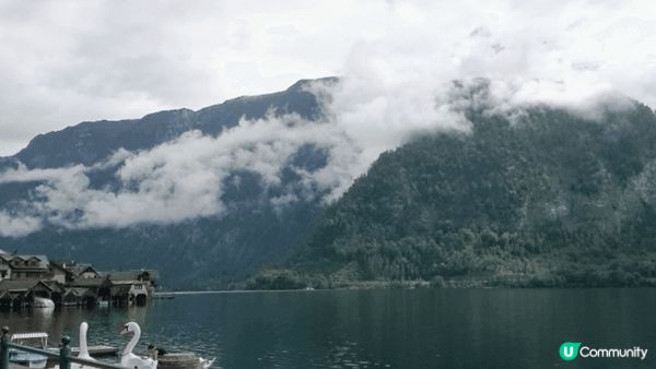 哈爾施塔特（Hallstatt）是奧地利的一個美麗小鎮，坐落...