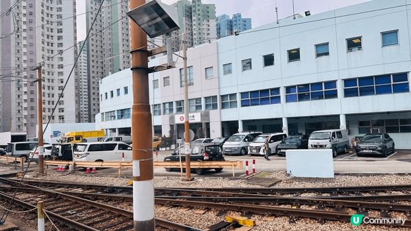 這是位於屯門新屯門中心鄰近的輕鐵車廠站，相信不少小朋友都是鐵...