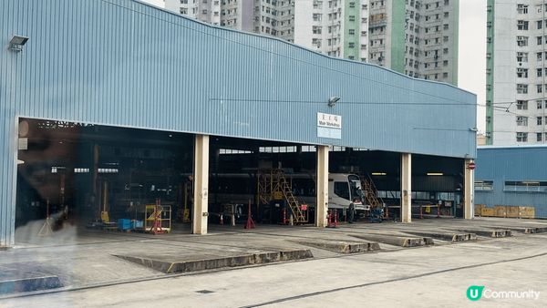 這是位於屯門新屯門中心鄰近的輕鐵車廠站，相信不少小朋友都是鐵...