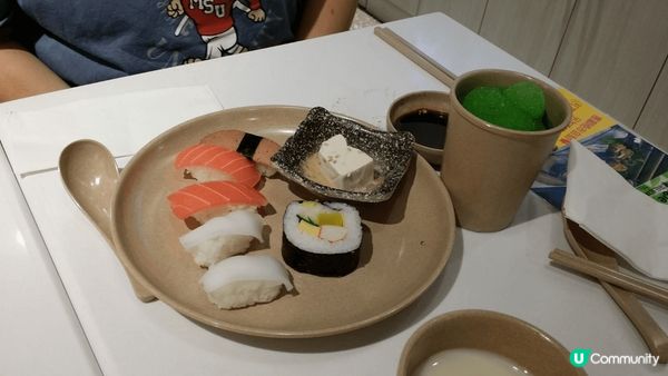 日本出名嘅鐵火丼壽司钣其魚生壽司十分新鮮，而且價錢相宜