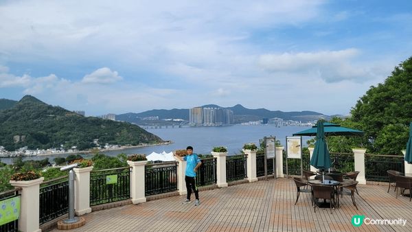 第一張鯉魚門渡假村，位於筲箕灣可望到對面海鯉魚門村。