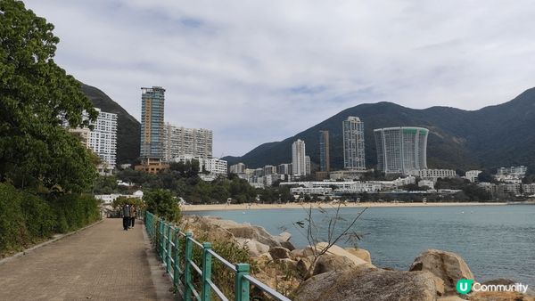 第一張鯉魚門渡假村，位於筲箕灣可望到對面海鯉魚門村。