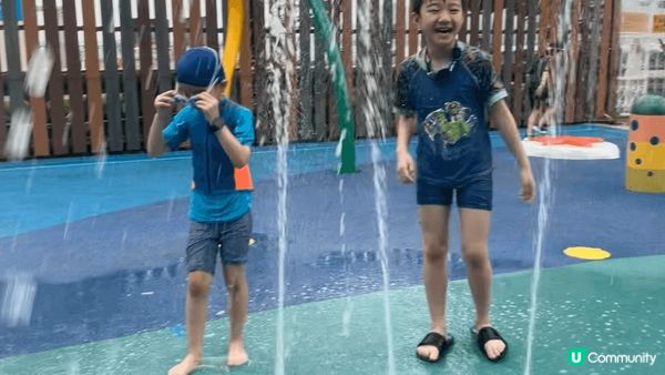 我想介紹既地方係石澳泳灘，設施充足，有很多沙灘用品租用