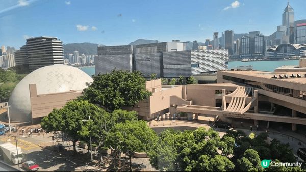 尖沙咀太空館方向面海係一個打卡既好地方，加上海風吹埋嚟真係好...