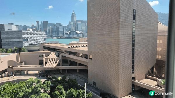 尖沙咀太空館方向面海係一個打卡既好地方，加上海風吹埋嚟真係好...