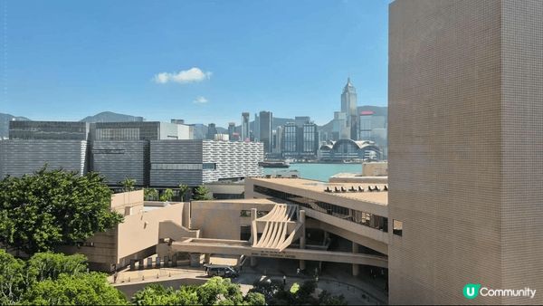 尖沙咀太空館方向面海係一個打卡既好地方，加上海風吹埋嚟真係好...