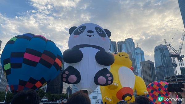 香港第一次的熱氣球節，年度盛事，很有香港代表性。