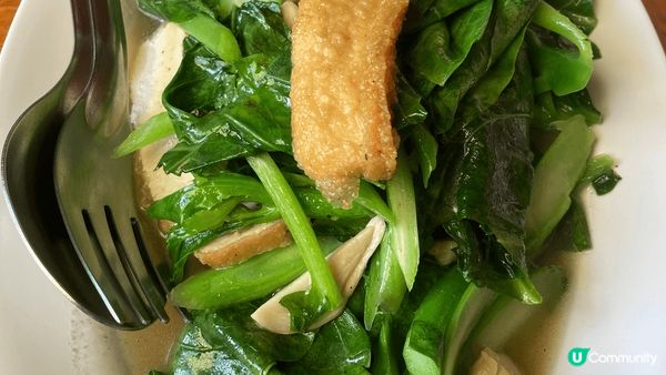 清邁素食泰北麵、蔬果米紙卷同埋豆腐炒芥蘭，味道新鮮，又可口。...