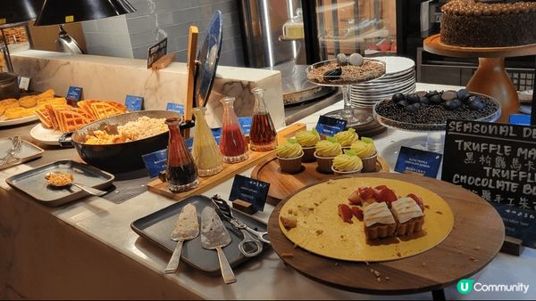 麗晶酒店甜品冇得輸 ，真的好看又好味 ，值得一試 再試。