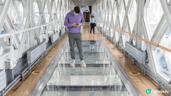 「London Bridge is falling down...