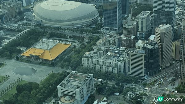 台北101大樓踞高臨下，在大樓101可遠眺台北風景，很有大地...