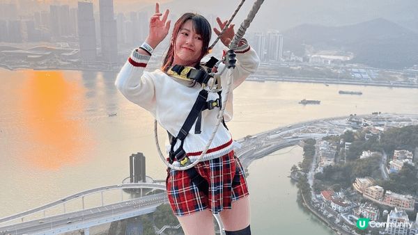 澳門旅遊塔的「空中漫步」是在233米高空，沿塔外圍無扶手步道...