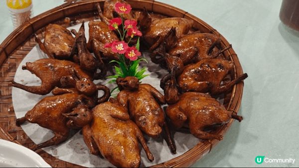 深圳東莞兩天團的團餐，一人一隻炸乳鴿，皮脆肉香，其他都是瓜類...
