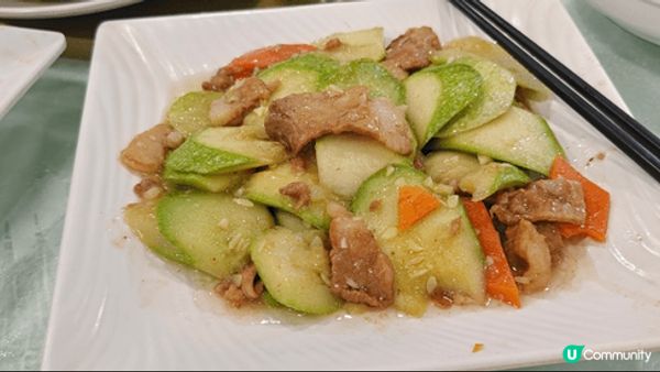 深圳東莞兩天團的團餐，一人一隻炸乳鴿，皮脆肉香，其他都是瓜類...