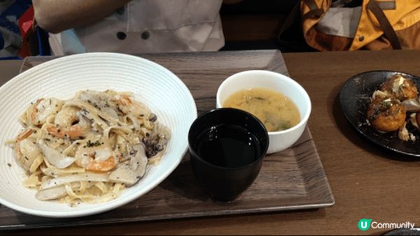 荃灣海之戀商場《喰屋》午餐，環境舒適，好坐，最適合閨蜜朋友們...
