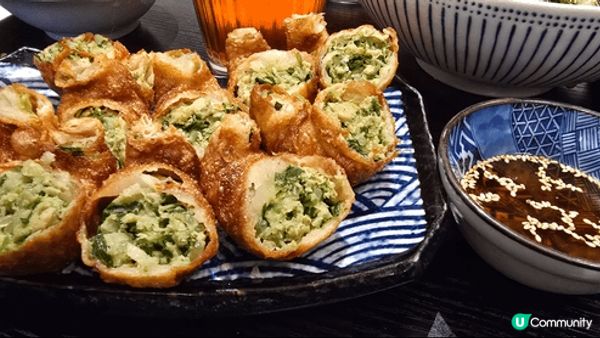 位於啟德 sogo 14樓嘅一間日本烏冬店,呢個餃子非常美味...