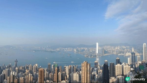 山頂（太平山）係香港島最高嘅地方，可以俯瞰維多利亞港、九龍同...