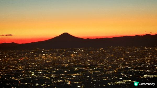 第一張喺飛機上影富士山日落。