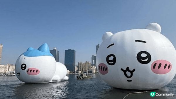 台灣高雄愛河灣展出Chiikawa大型充氣裝置，每個角色在海...
