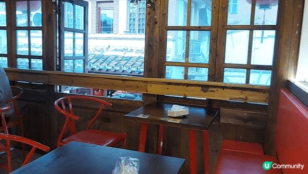 芒掌柜在甫田興化府文化街，店內環境紅色為主題, 飲品不太甜好...