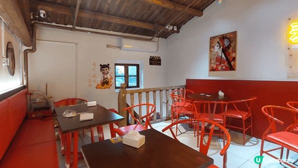 芒掌柜在甫田興化府文化街，店內環境紅色為主題, 飲品不太甜好...