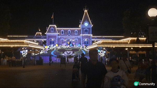 香港迪士尼樂園，真係一個去幾多次都會有新發現嘅地方。今次就比...