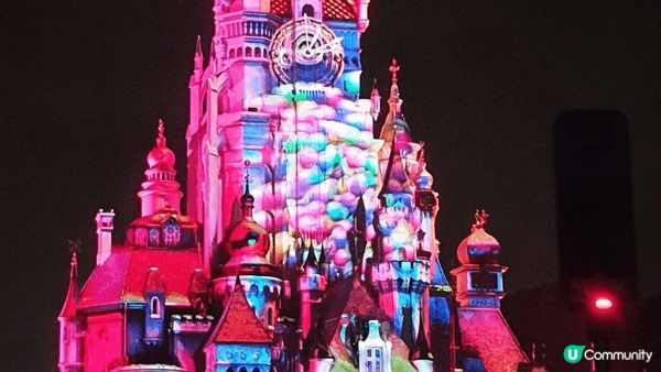 香港迪士尼樂園，真係一個去幾多次都會有新發現嘅地方。今次就比...