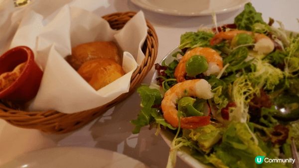 生日去Dan Ryan食晚餐慶祝，有去美國餐廳／pub嘅感覺...