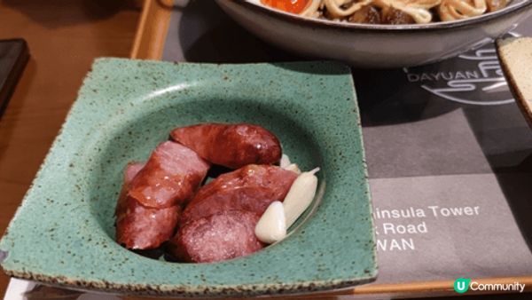 滷肉乾拌麵加花雕醉雞腿卷，三七肥瘦台灣腸，凍低糖仙草奶茶。全...