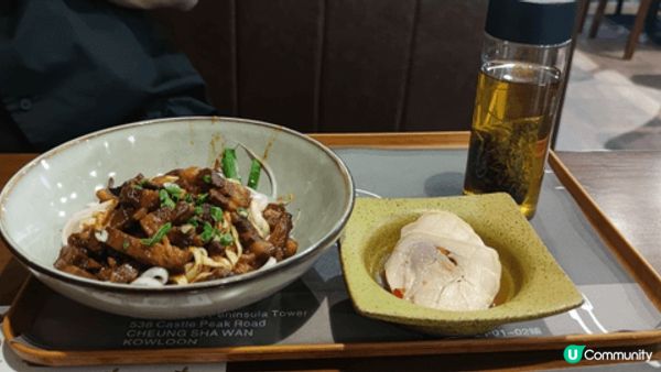 滷肉乾拌麵加花雕醉雞腿卷，三七肥瘦台灣腸，凍低糖仙草奶茶。全...