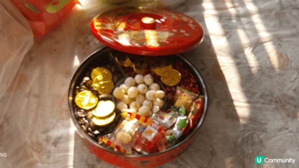 為親友預備節日限定的食物，整整齊齊的全盒，自製的蛋散及角仔，...