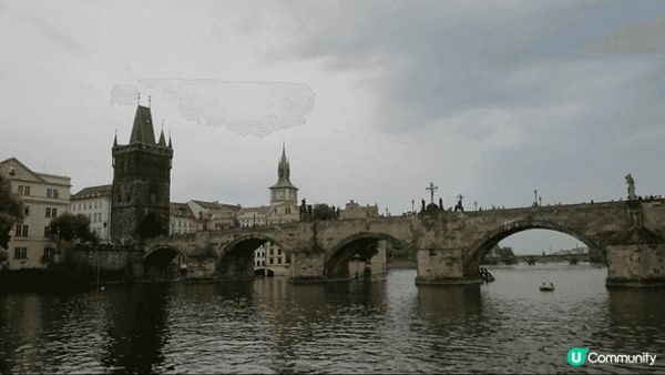 伏爾塔瓦河（Vltava River）是捷克最長的河流，全長...