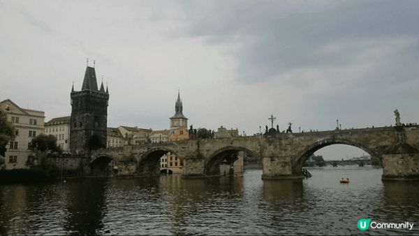 伏爾塔瓦河（Vltava River）是捷克最長的河流，全長...