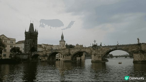 伏爾塔瓦河（Vltava River）是捷克最長的河流，全長...