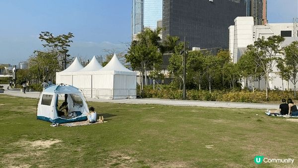 最近同小朋友去咗 西九文化區草地野餐，自己影咗好多相，陽光同...