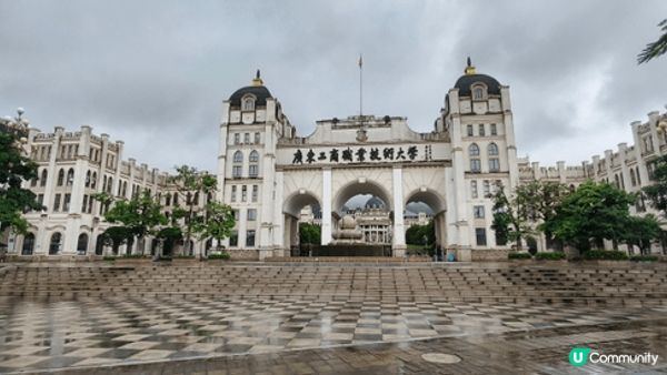 歐陸式建築,給予一個舒適的環境給學生學習,也提供一個旅遊境點...