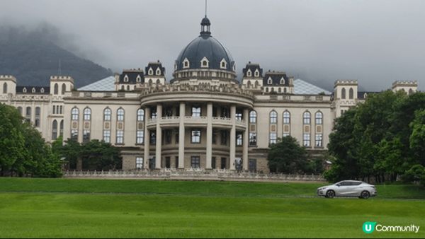 歐陸式建築,給予一個舒適的環境給學生學習,也提供一個旅遊境點...
