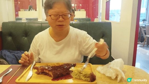 食物質素中等以上, 選擇都算多, 座位尚算寬敞,食物區很清晰...
