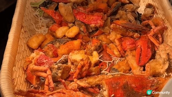 自助餐的各款海鮮非常新鮮彈牙，熱食種類繁多且補盤迅速，加上餐...
