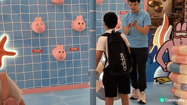 今個夏天陪仔女香港遊，去濕地公園，去書展，去游水，兩個玩得好...