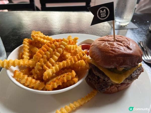  薯條，漢堡的最佳拍檔