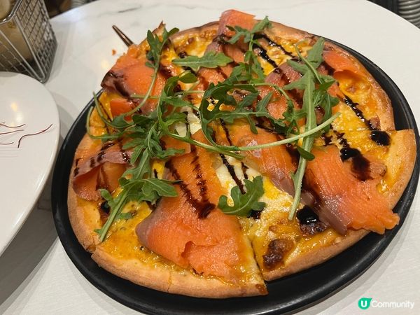 煙三文魚菠蘿pizza 
