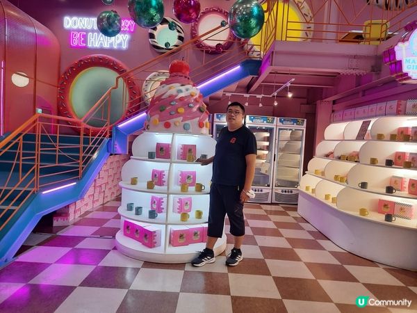 首爾甜圈主題店，內部除餐廳外亦適合打卡。首爾弘大，價廉物美，...