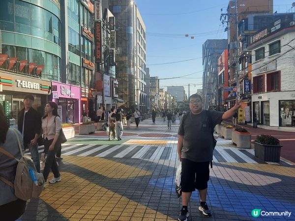 首爾甜圈主題店，內部除餐廳外亦適合打卡。首爾弘大，價廉物美，...